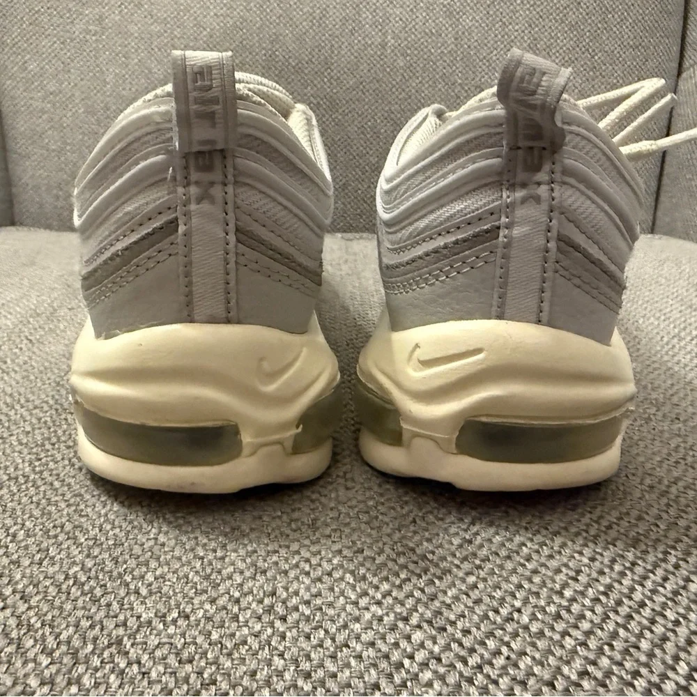Nike women’s 9/Men’s 7.5 Air Max 97 SE Pure Platinum Wolf Grey Sneakers